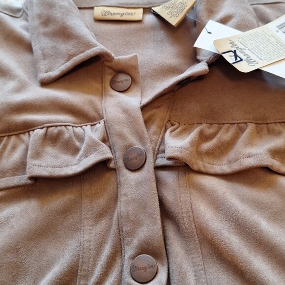 BNWT Beautiful Wrangler Soft Ruffled Velvety Light Brown Snap Shirt Size M - Picture 12 of 13
